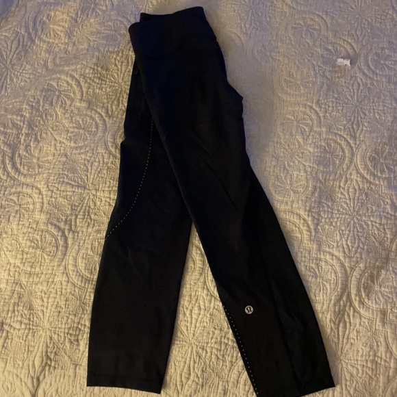 Lululemon crop 21’ navy blue size 6 - Picture 2 of 4